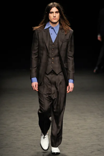 Look 11